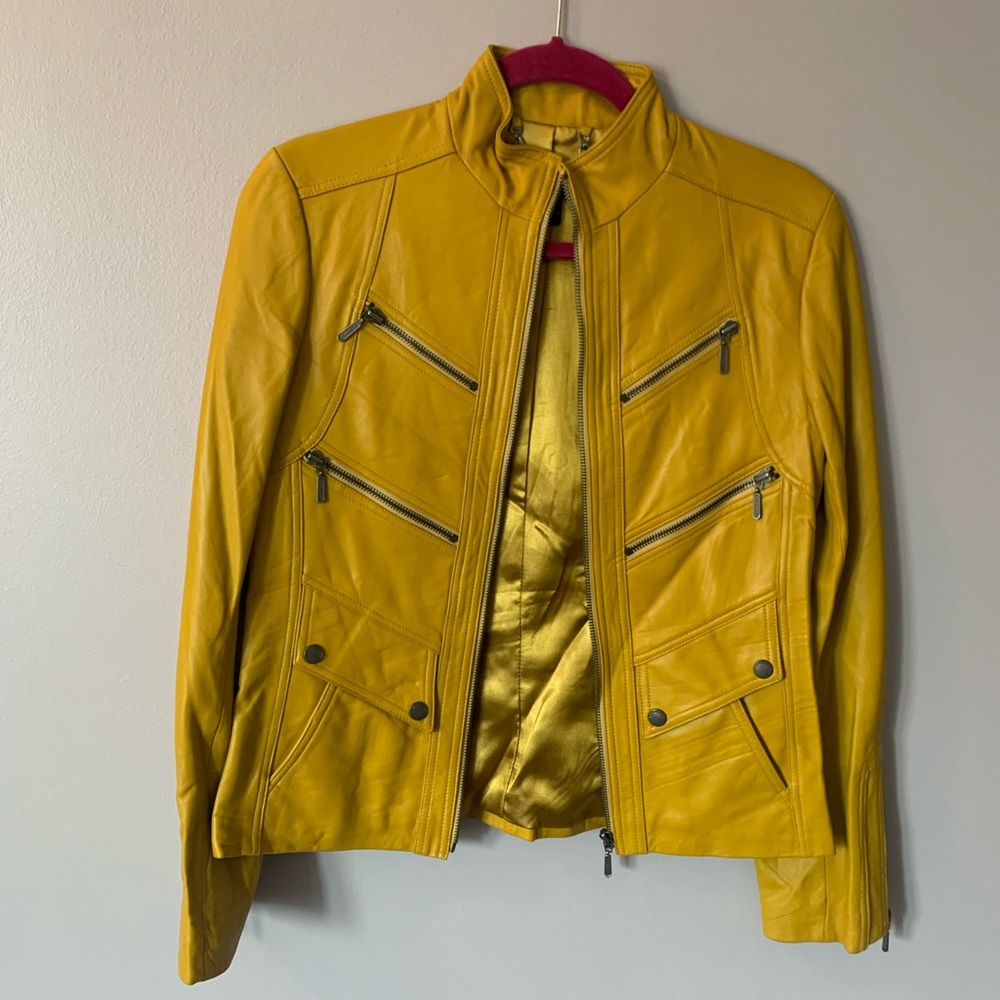 GENUINE LEATHER MUSTARD COLOR ONLY WORN ONCE . NO DEFECTS